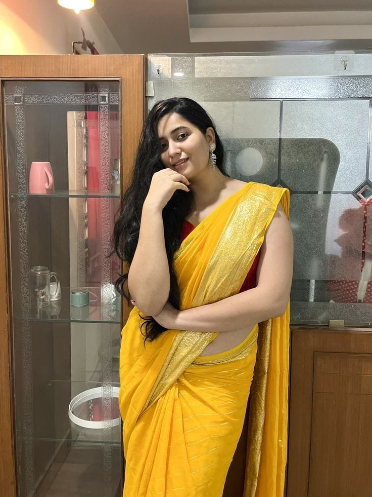 Riya – 21yo hottie call girl in Goa - Calangute Beach Goa